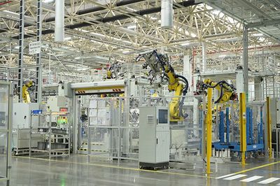 走进赛力斯两江智慧工厂:AITO问界M5制造基地 产线高度自动化